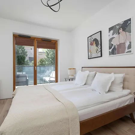 Air Conditioned In Center By The River With Parking By Renters 아파트