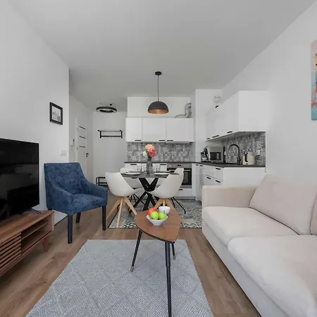 아파트 Air Conditioned In Center By The River With Parking By Renters 브로츠와프