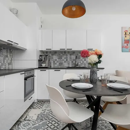 Air Conditioned In Center By The River With Parking By Renters 브로츠와프