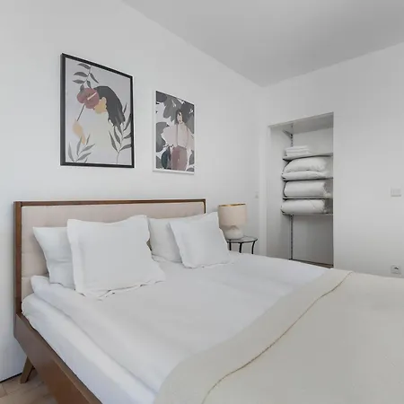 아파트 Air Conditioned In Center By The River With Parking By Renters *