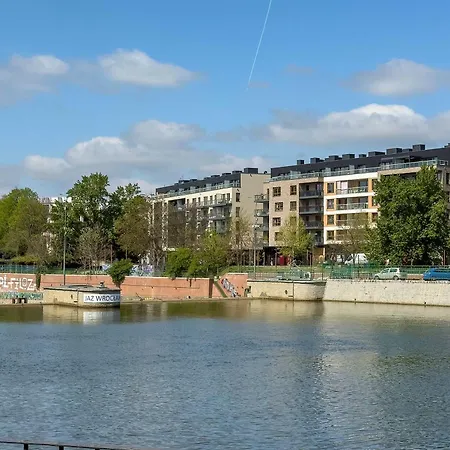 Air Conditioned In Center By The River With Parking By Renters 브로츠와프